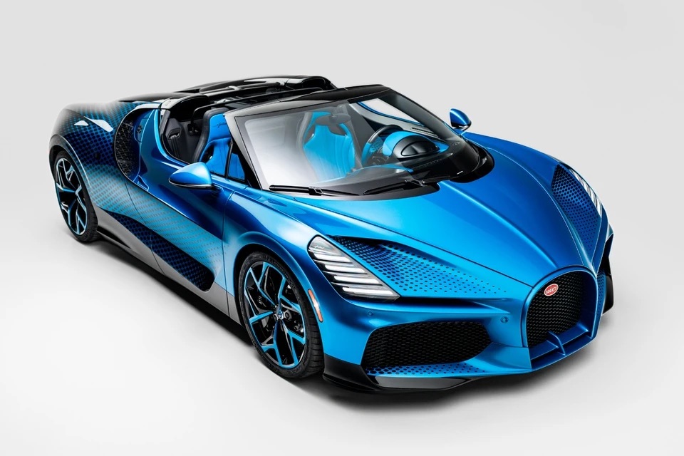 Bugatti_W16_Mistral_Fly_Bug_1.jpg