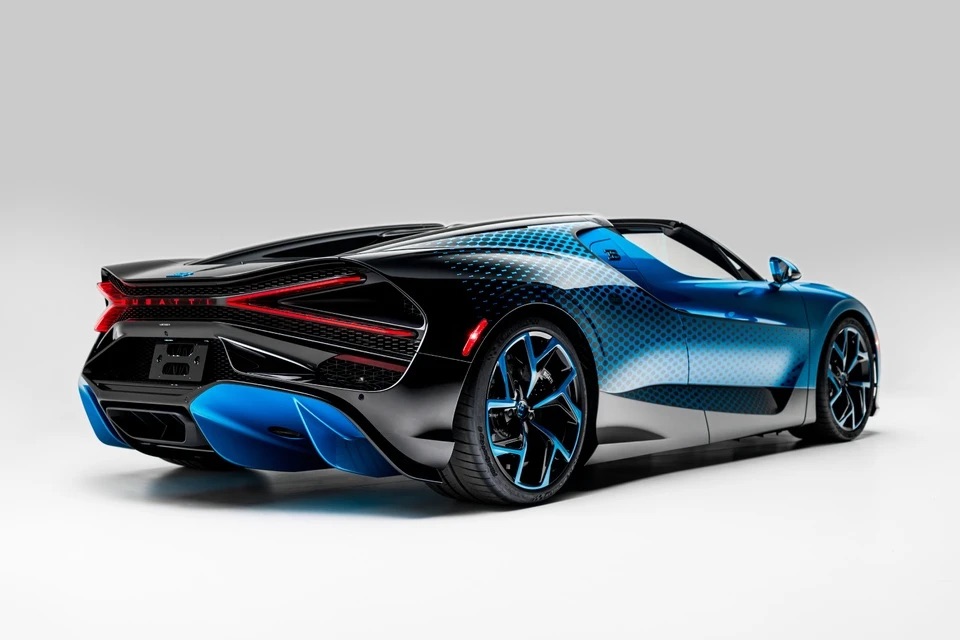 Bugatti_W16_Mistral_Fly_Bug_2.jpg