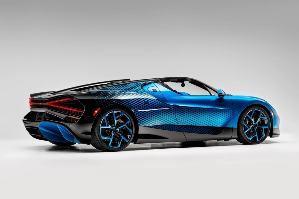 Bugatti_W16_Mistral_Fly_Bug_4.jpg
