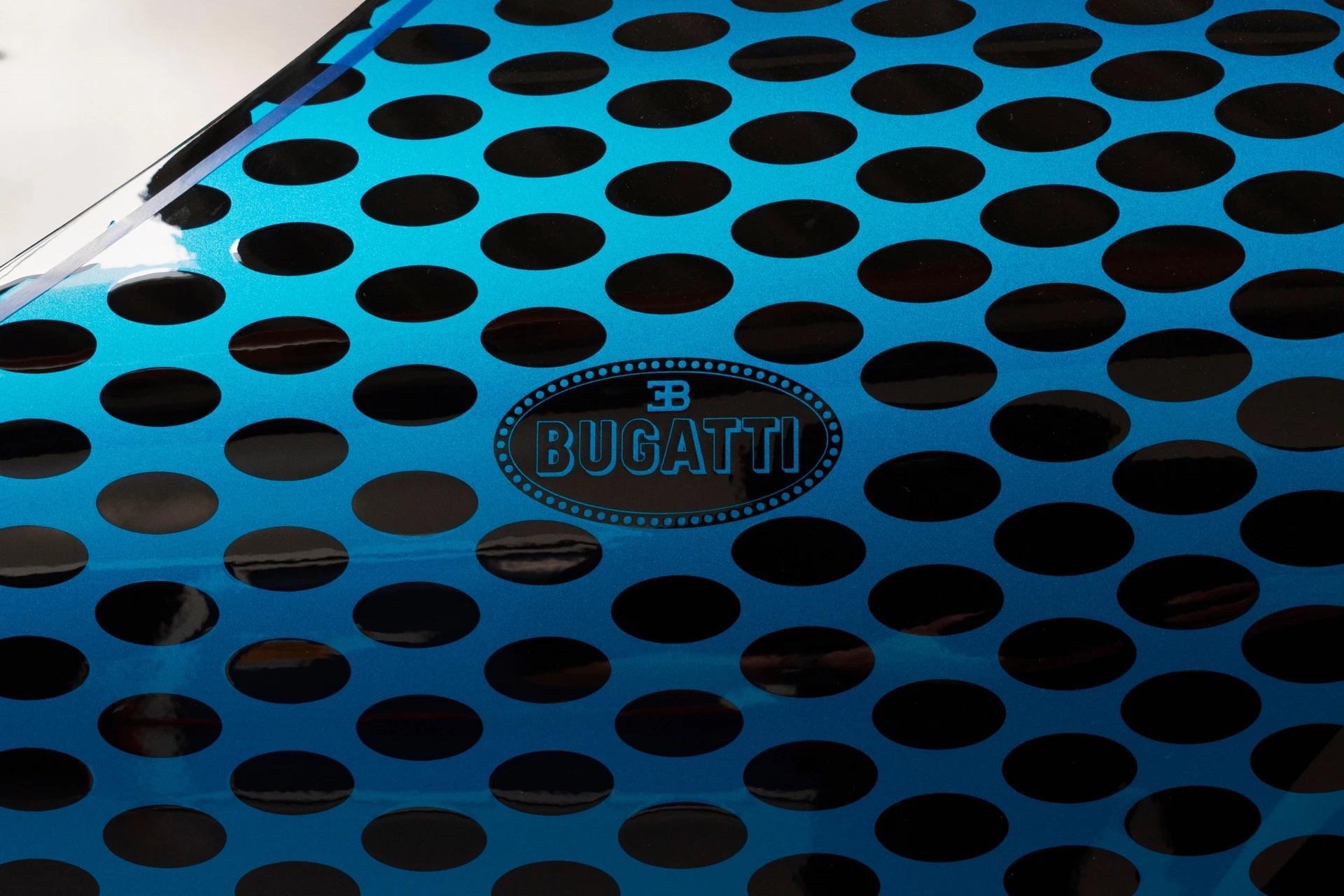 Bugatti_W16_Mistral_Fly_Bug_9.jpeg