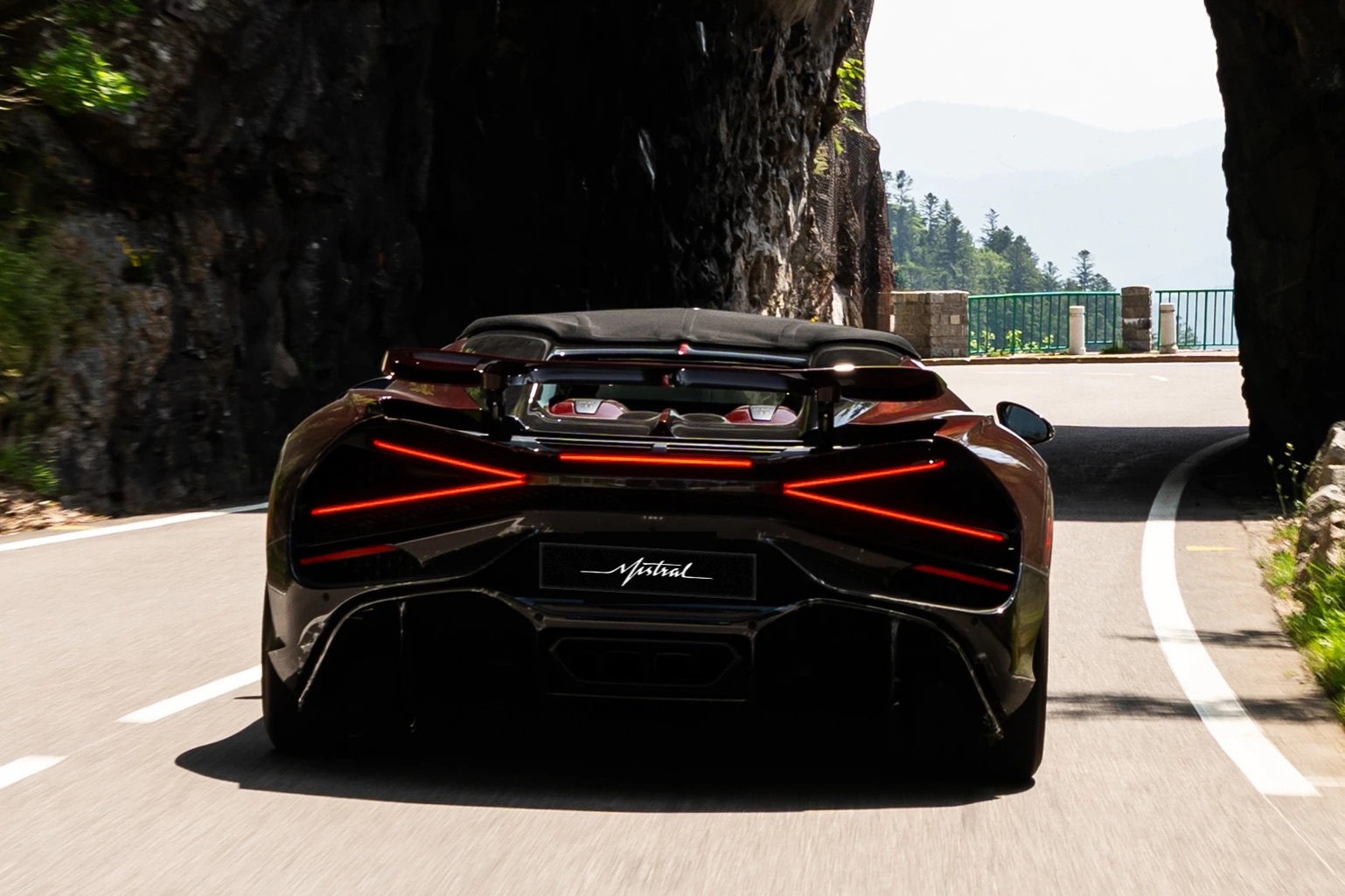Bugatti_W16_Mistral_Test_Drive_11.jpg