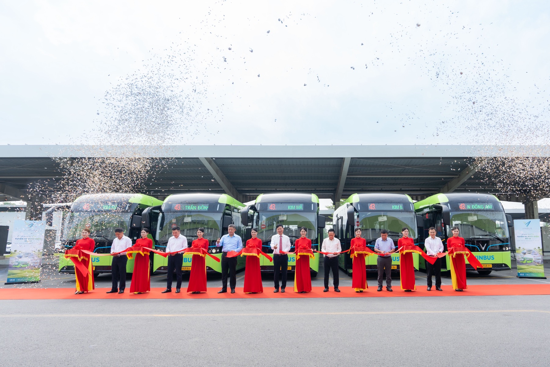 bus-khai-truong-anh-2.jpg