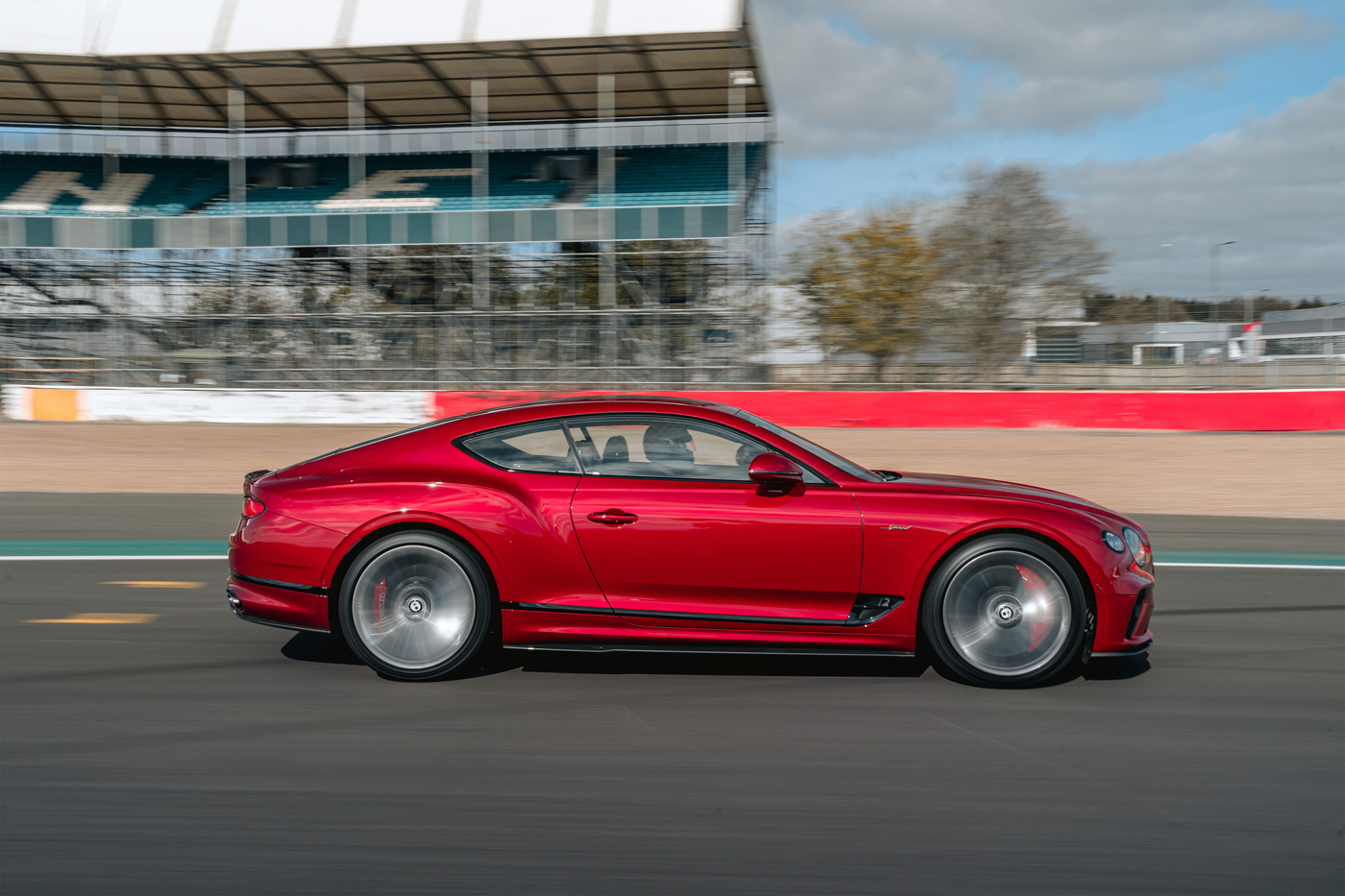 các-hệ-thống-hỗ-trợ-đặc-biệt-của-bentley-continental-gt-speed-3.jpg