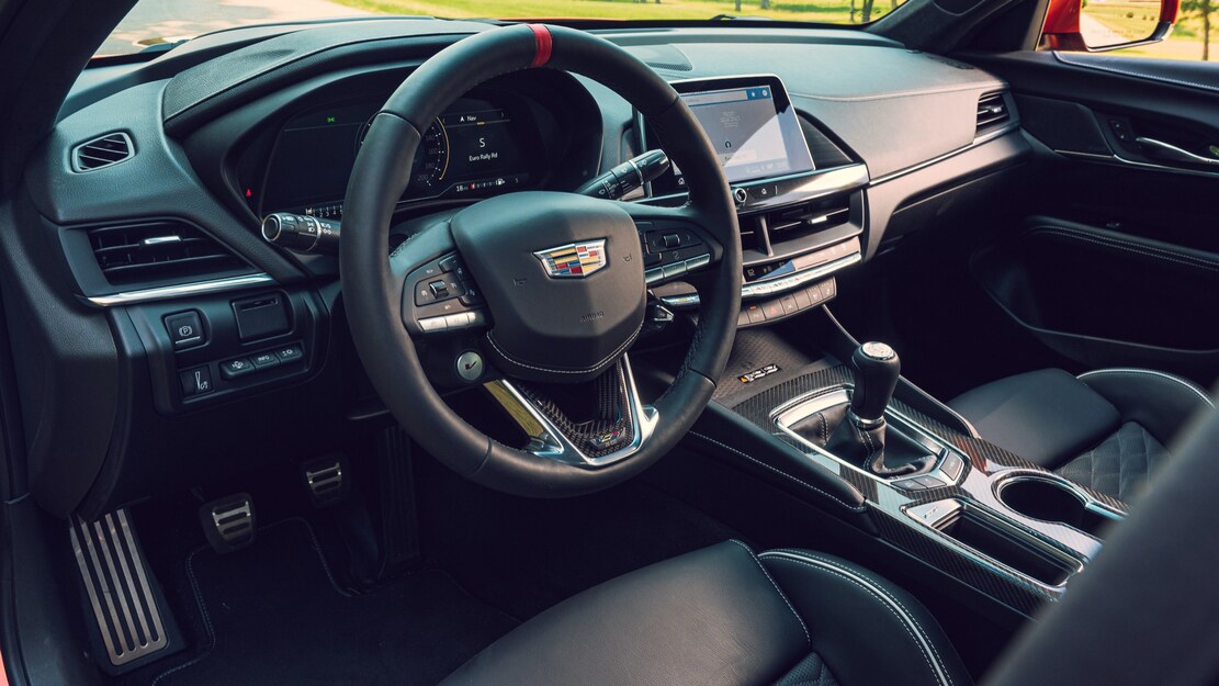 Cadillac-CT4-V-Blackwing-và-CT5-V-Blackwing-sẵn-sàng-đến-tay-khách-hàng (19).jpg