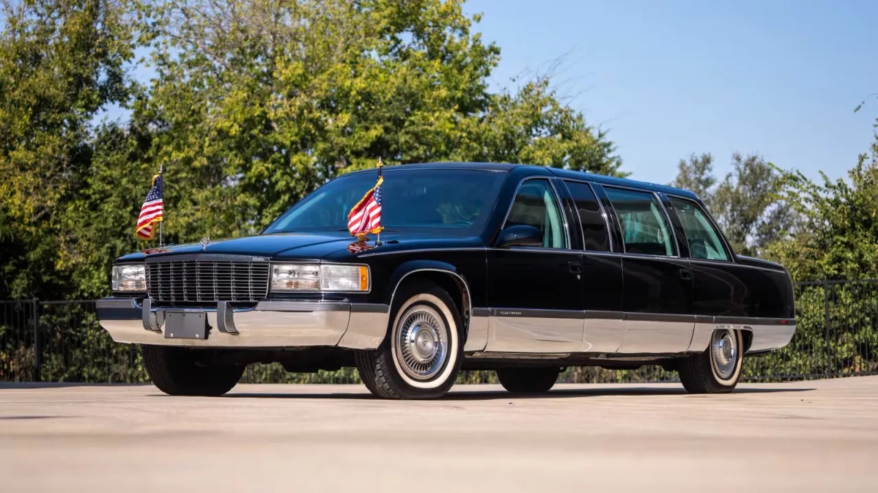 Cadillac Fleetwood Brougham Presidential anh 10.jpg