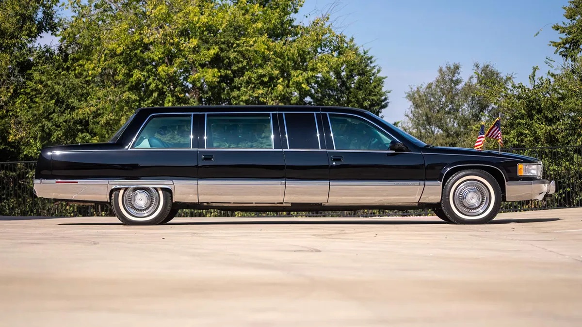 Cadillac Fleetwood Brougham Presidential anh 2.jpg