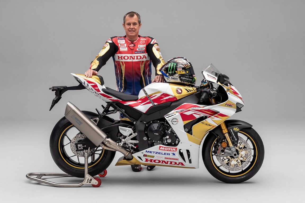 CBR1000RR-R Fireblade SP John McGuinness 30th Anniversary Replica-anh- (1).jpeg
