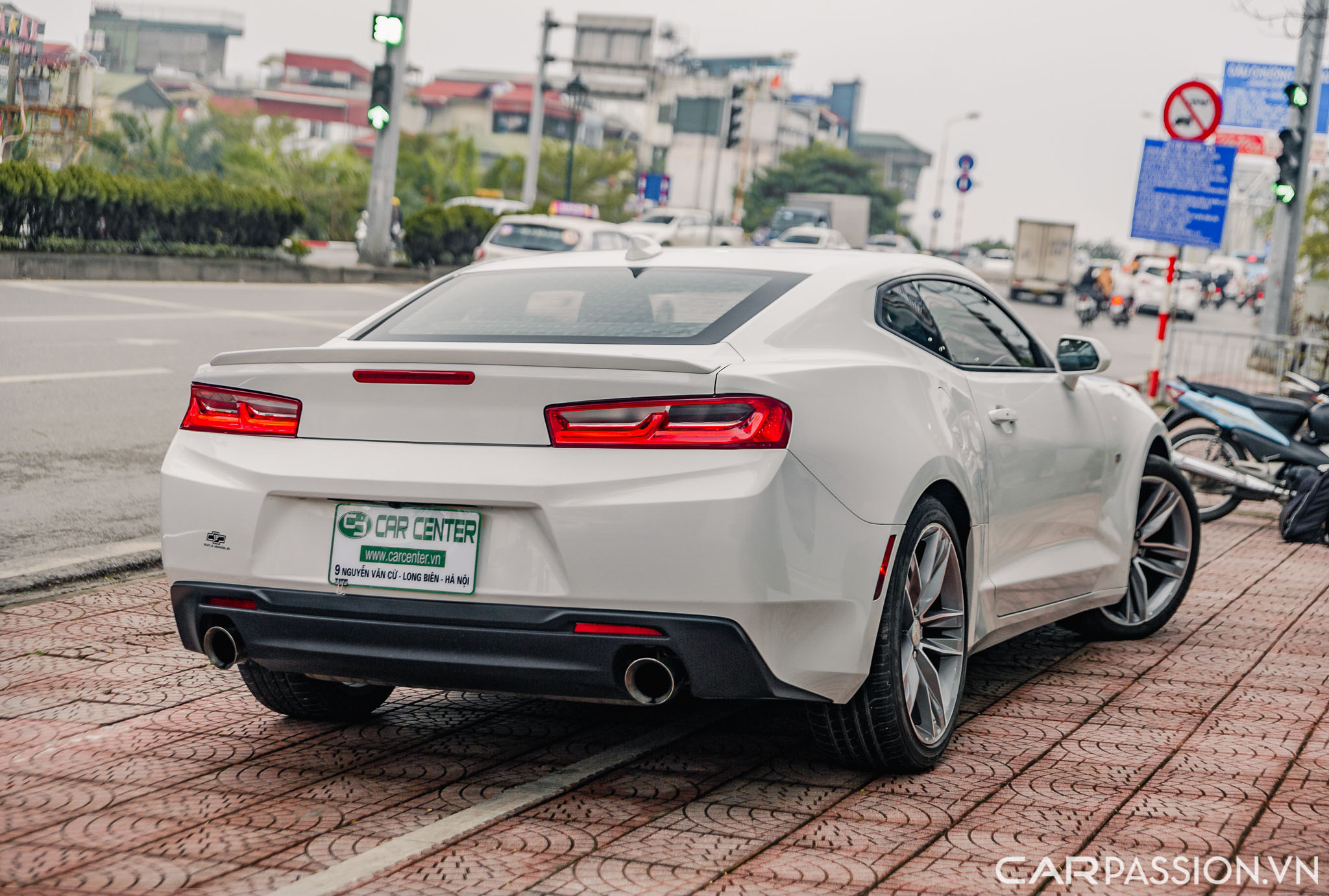 Chevrolet Camaro RS (15).jpg