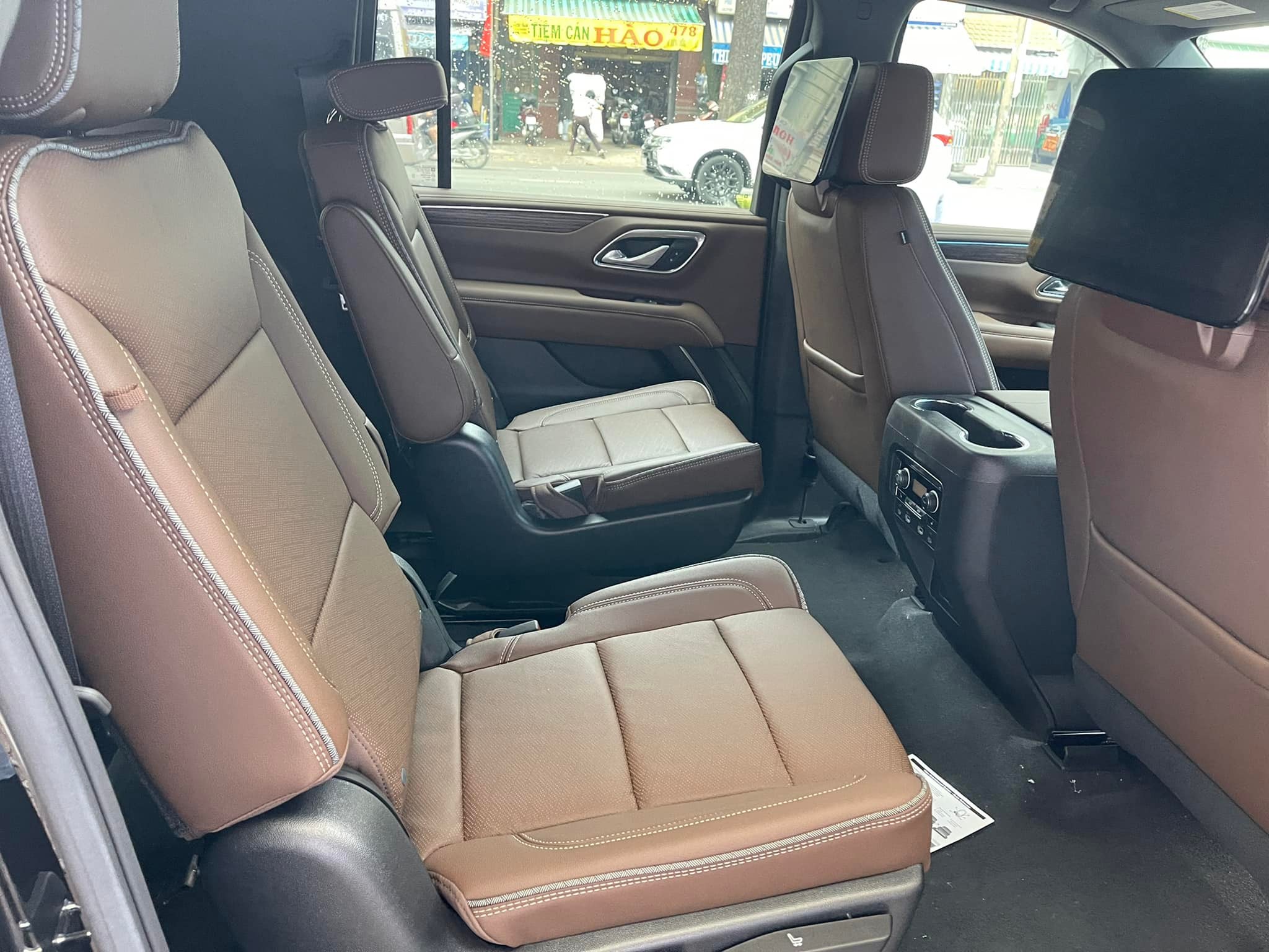 Chevrolet Suburban  (2).jpg