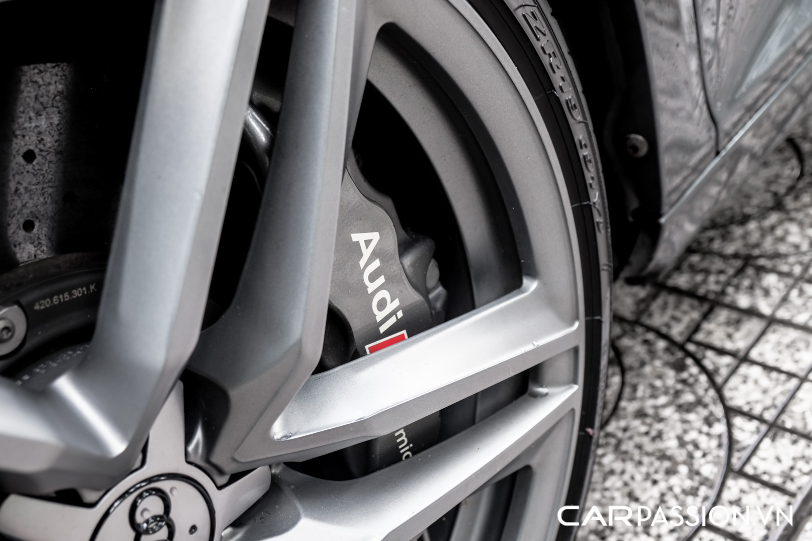 CP-Audi R8 V10 số sàn độ khủng (23).jpg
