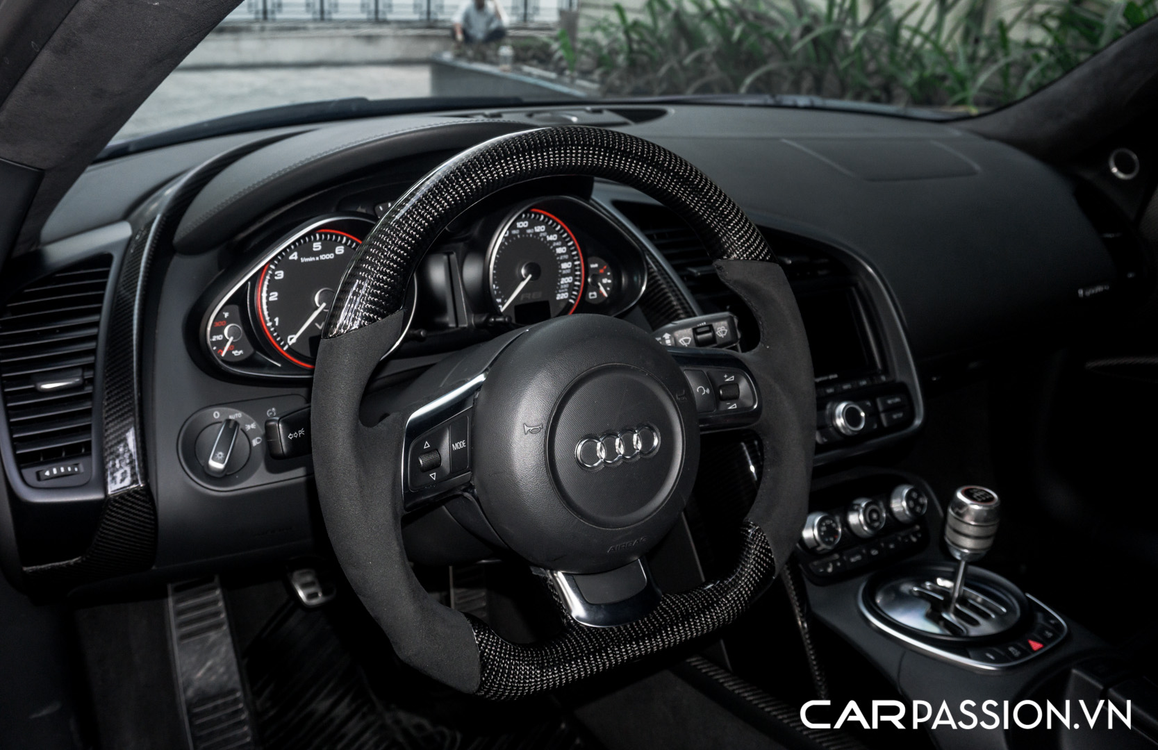 CP-Audi R8 V10 số sàn độ khủng (30).jpg