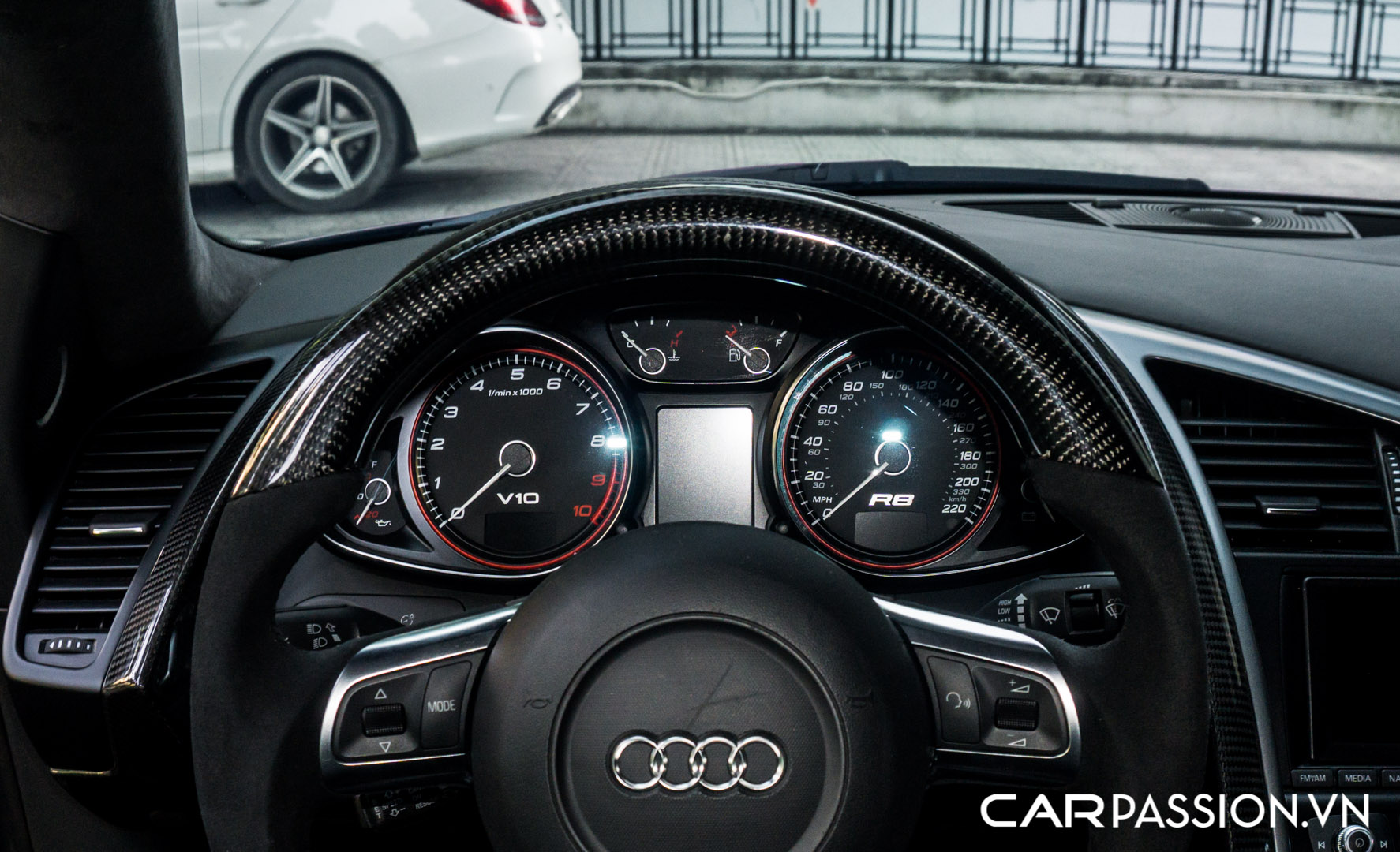 CP-Audi R8 V10 số sàn độ khủng (35).jpg