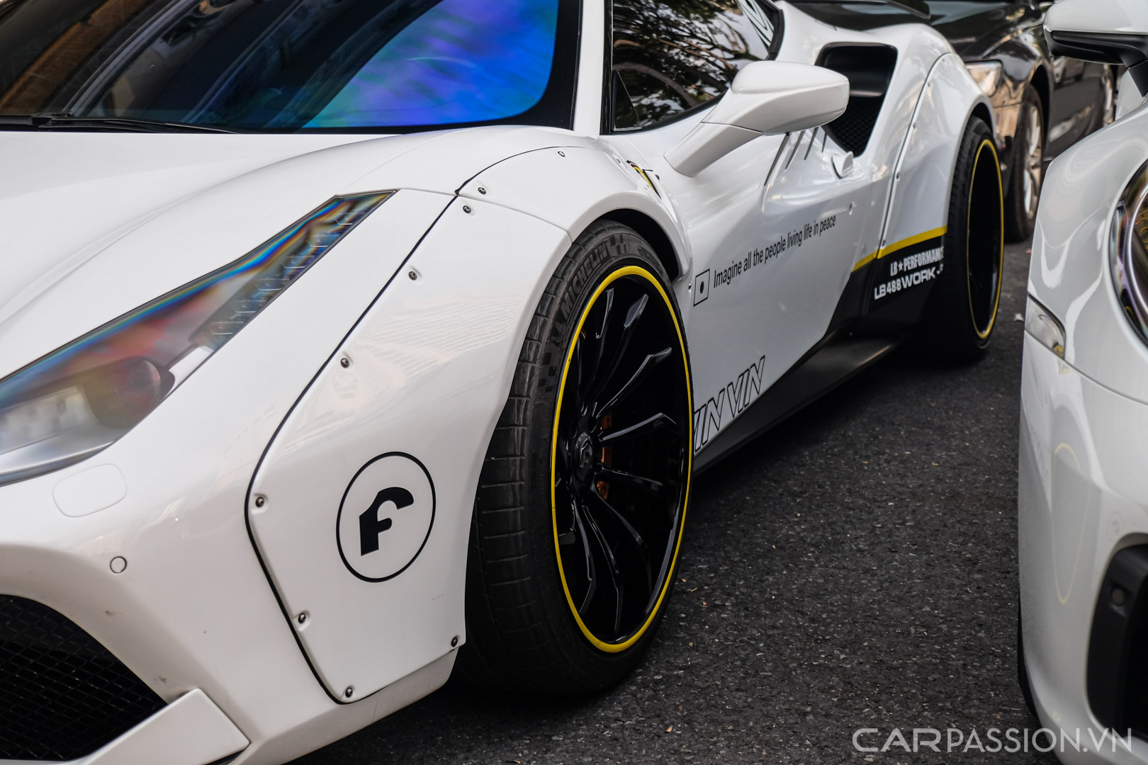 CP-Ferrari 488 GTB độ Liberty Walk thay áo mới12.jpg