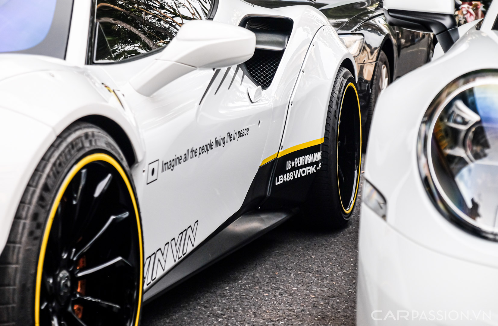 CP-Ferrari 488 GTB độ Liberty Walk thay áo mới38.jpg