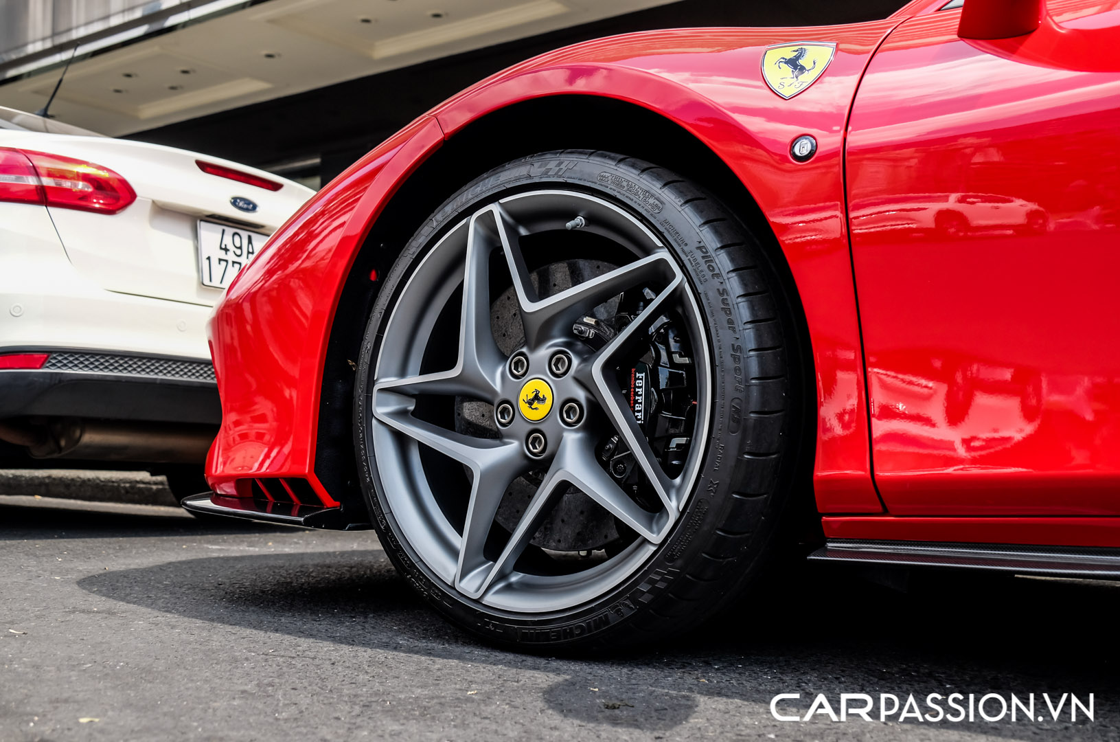 CP-Ferrari F8 Spider Rosso Corsa (24).jpg