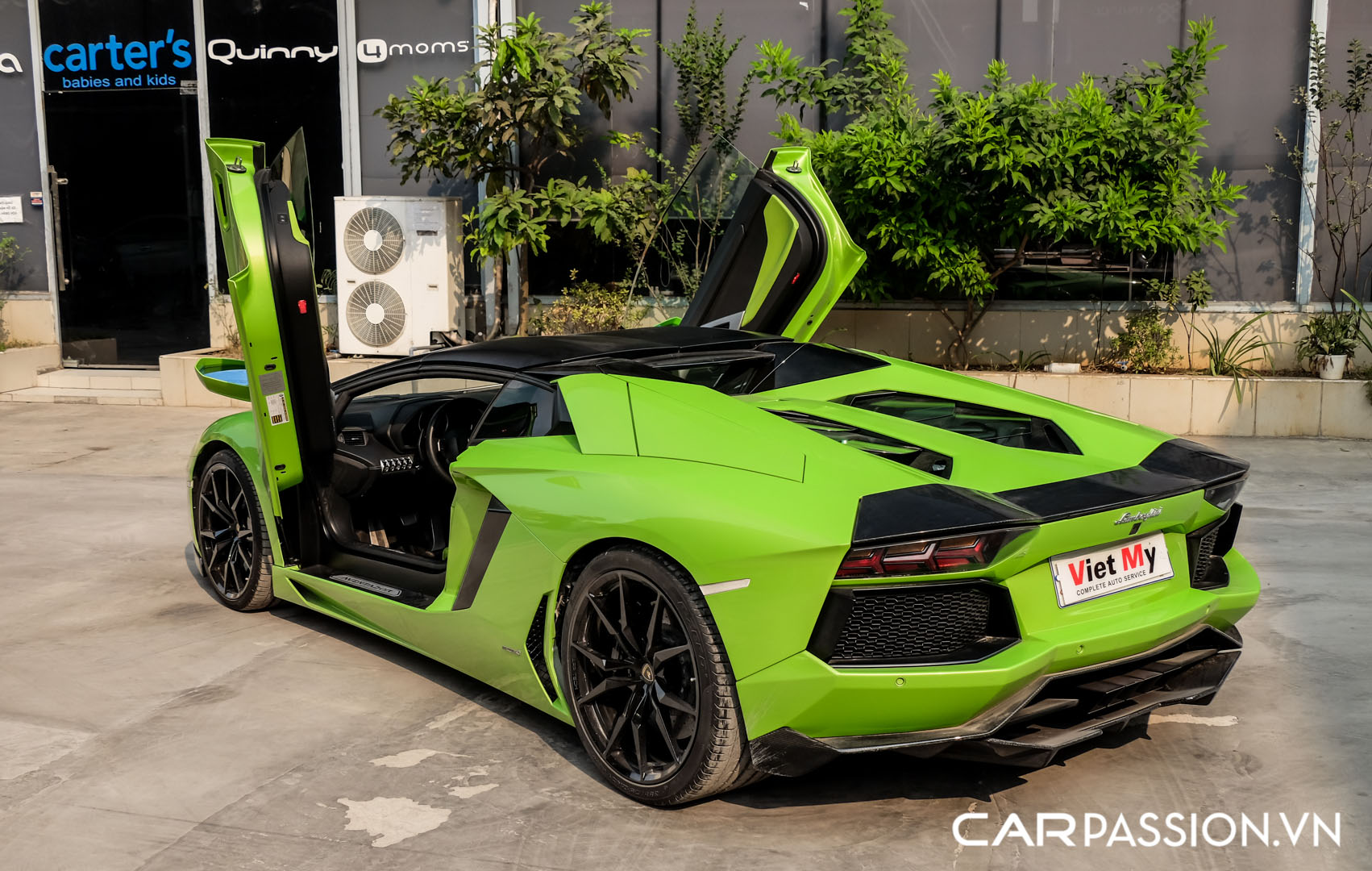 CP-Lamborghini Aventador Roadster LP700-4 (3).jpg