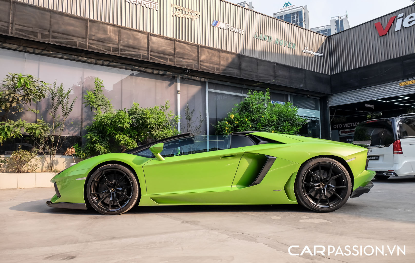 CP-Lamborghini Aventador Roadster LP700-4 (76).jpg