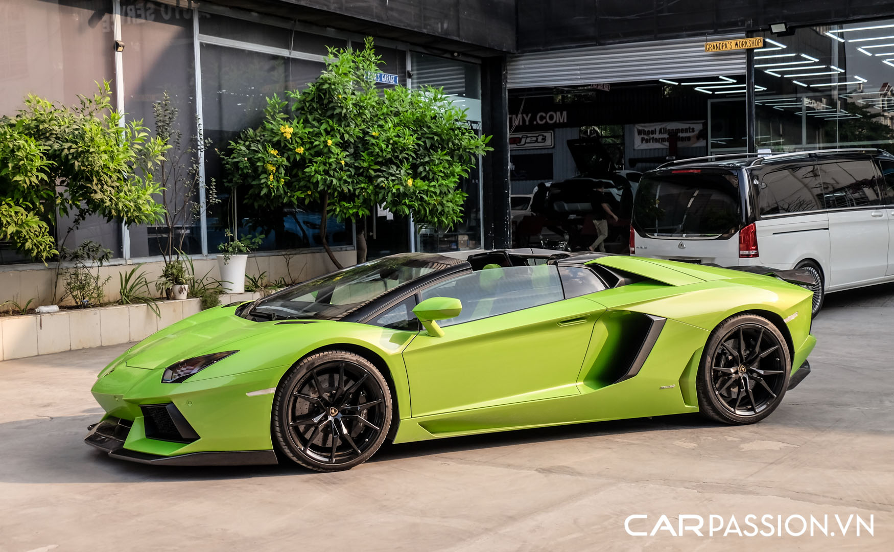 CP-Lamborghini Aventador Roadster LP700-4 (79).jpg