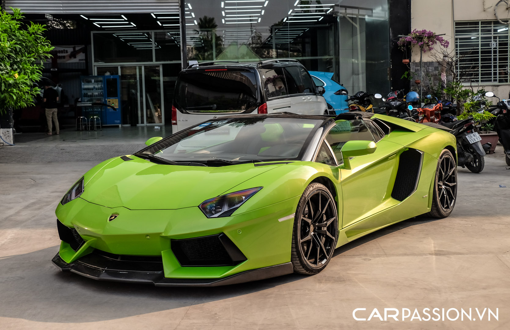 CP-Lamborghini Aventador Roadster LP700-4 (80).jpg