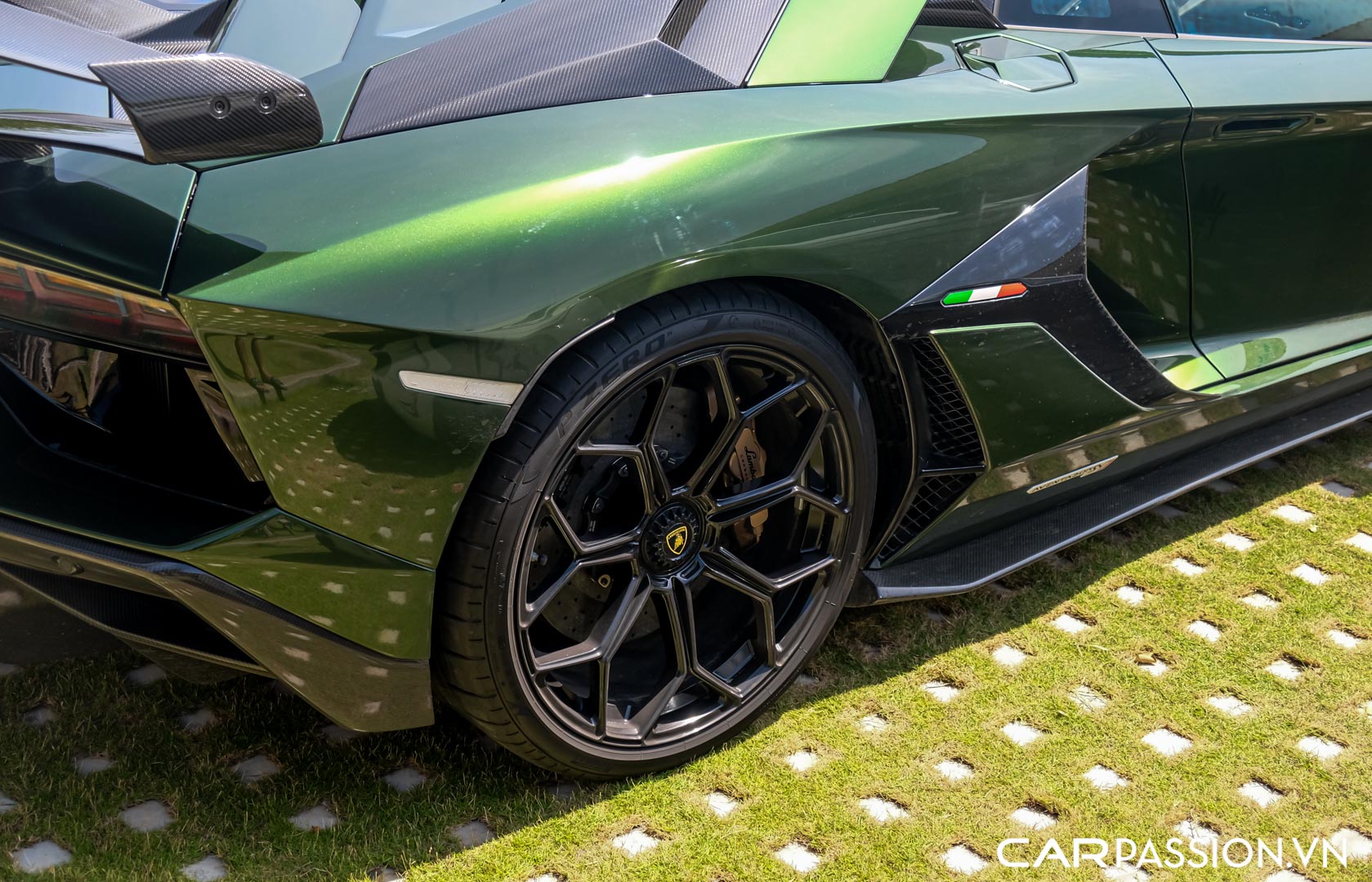 CP-Lamborghini Aventador SVJ Verde Ermes50.jpg