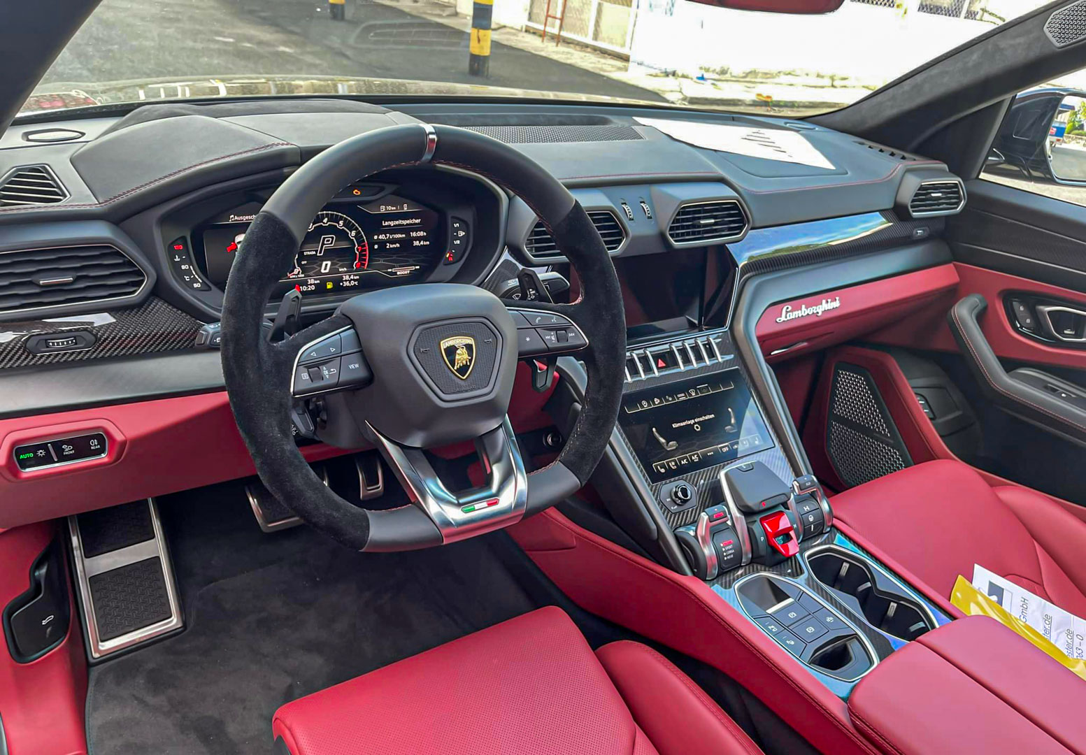 CP-Lamborghini Urus mới về Việt Nam13.jpg