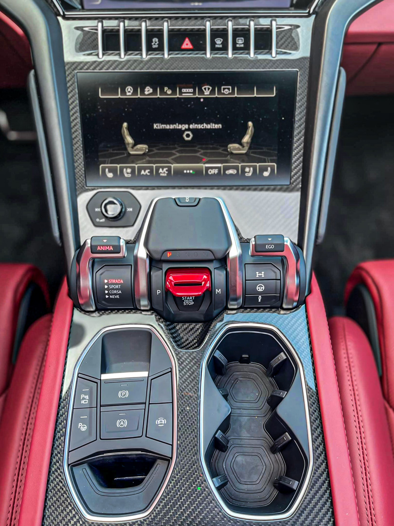 CP-Lamborghini Urus mới về Việt Nam14.jpg