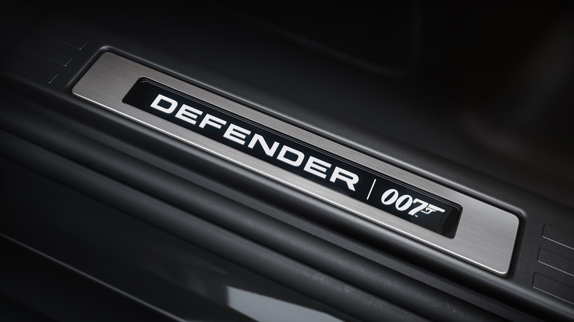 CP-Land Rover Defender V8 Bond Edition (23).jpg