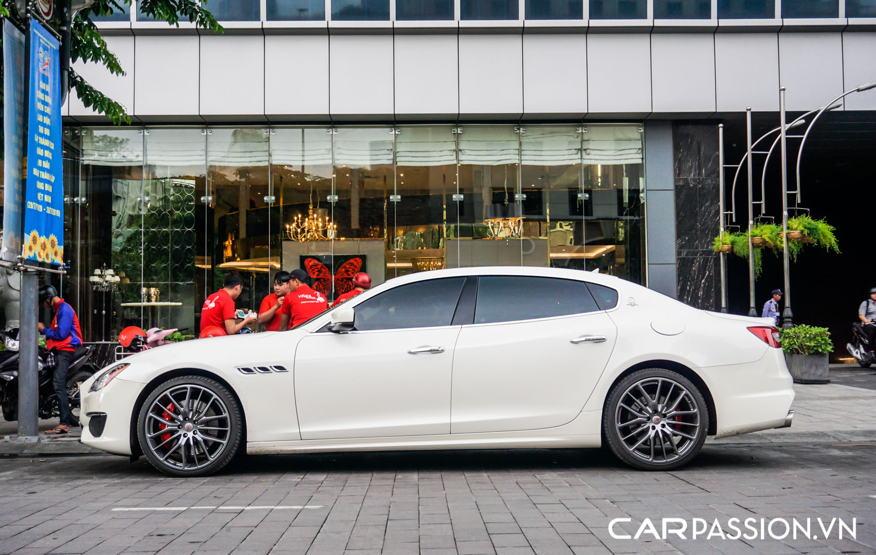 CP-Maserati Quattroporte độ (13).jpg