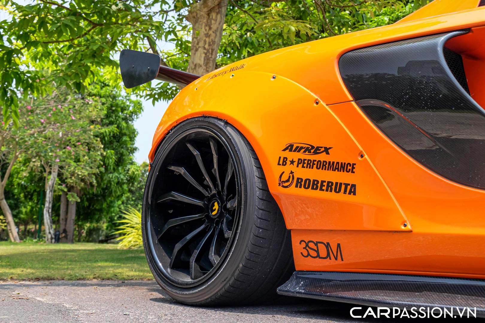 CP-McLaren 650S Spider độ Liberty Walk Performance14.jpg