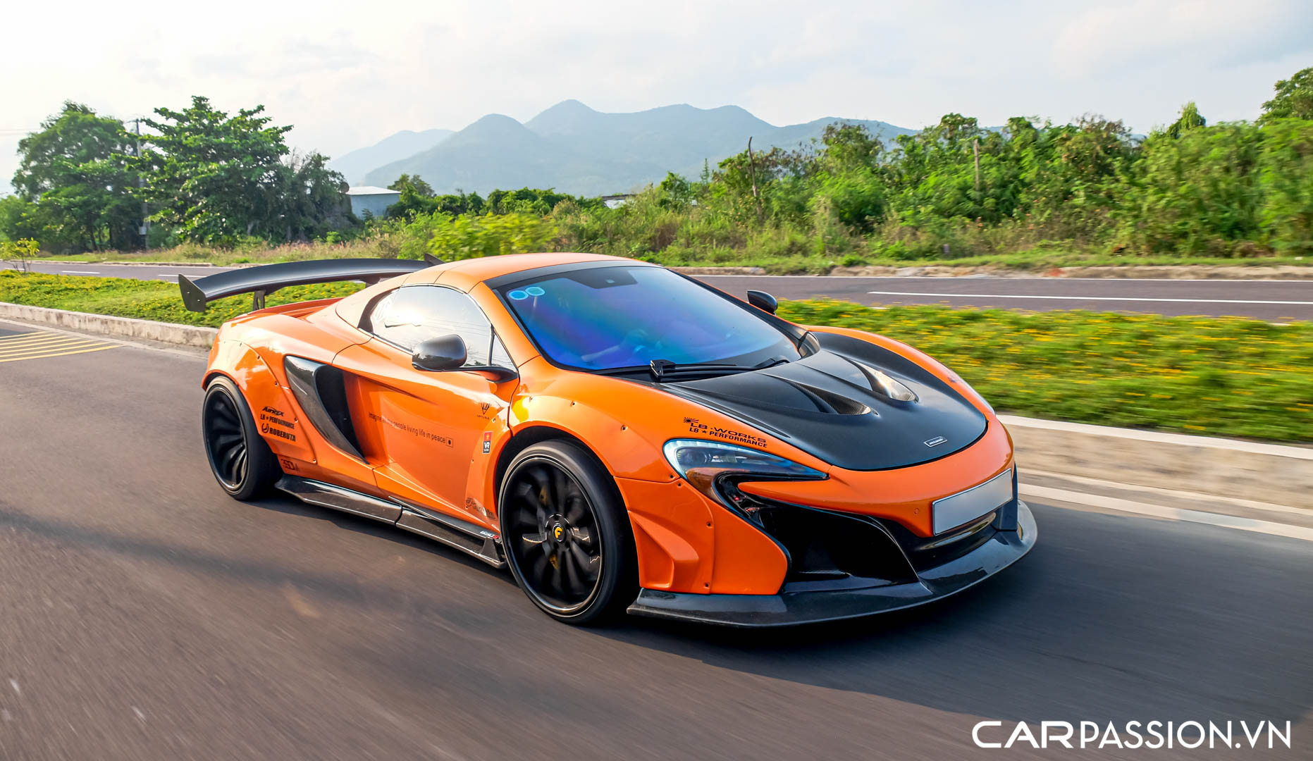 CP-McLaren 650S Spider độ Liberty Walk Performance41.jpg