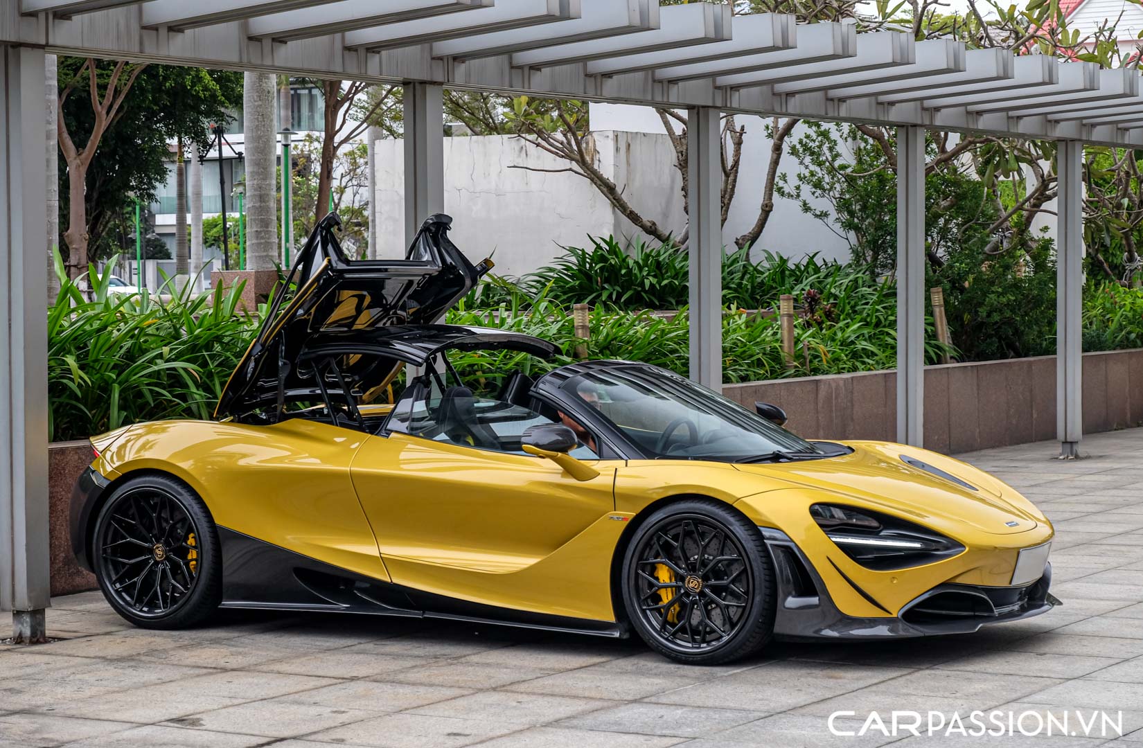 CP-McLaren 720S Spider độ Novitec54.jpg