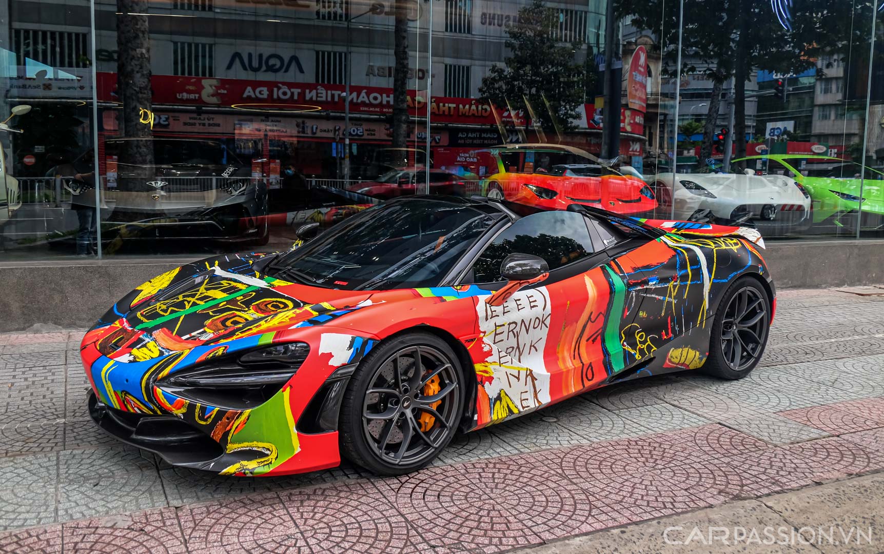 CP-McLaren 720S Spider thay áo mới27.jpg