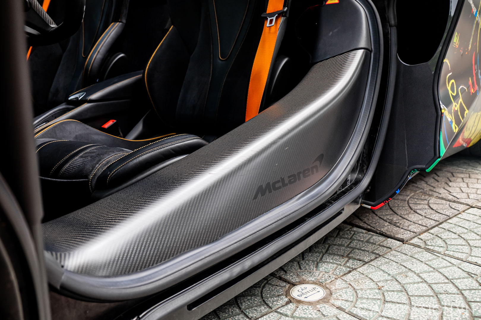 CP-McLaren 720S Spider thay áo mới42.jpg