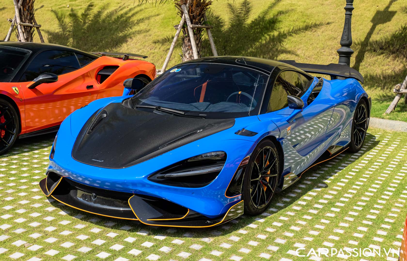 CP-McLaren 765LT Paris Blue1.jpg