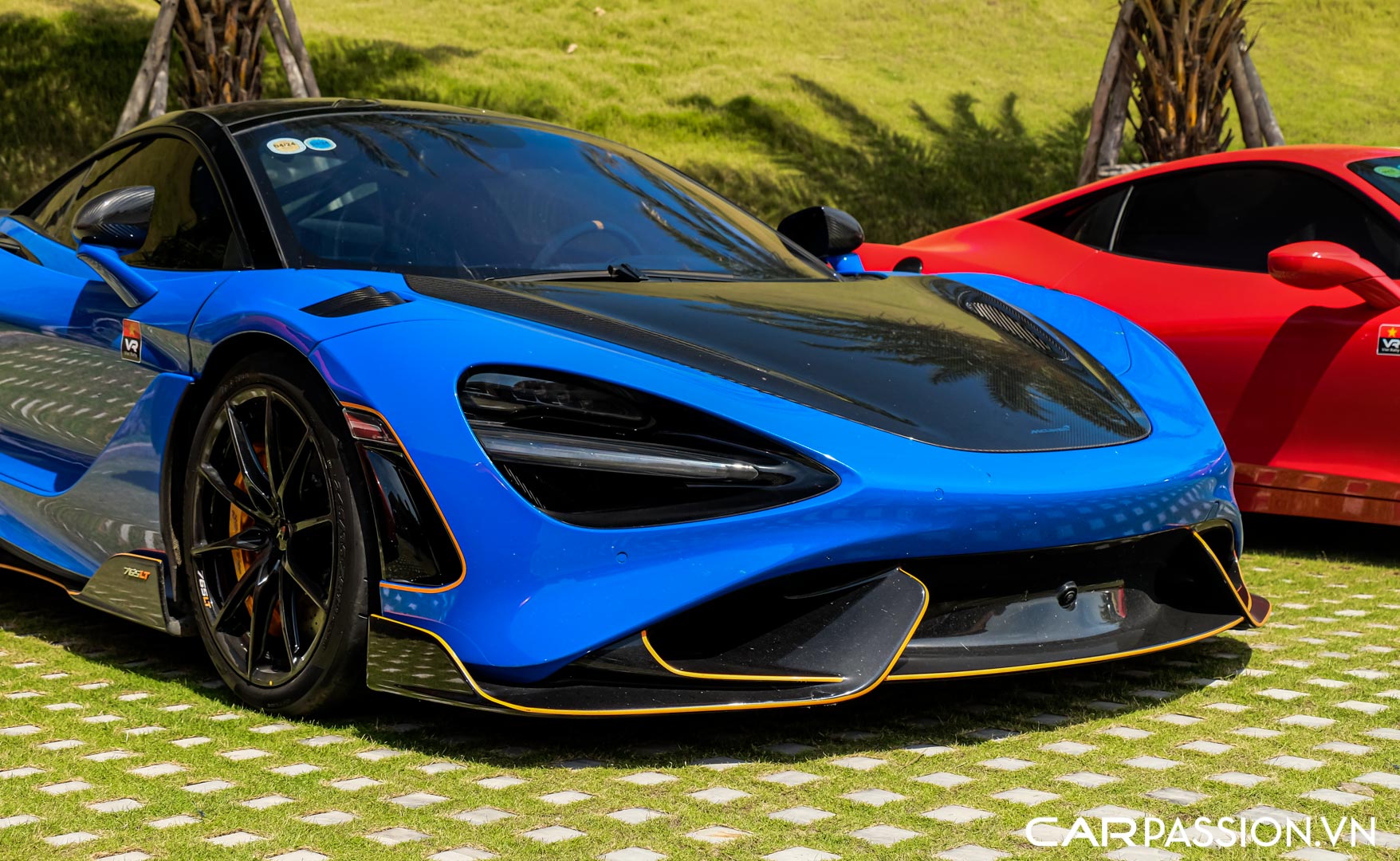 CP-McLaren 765LT Paris Blue12.jpg