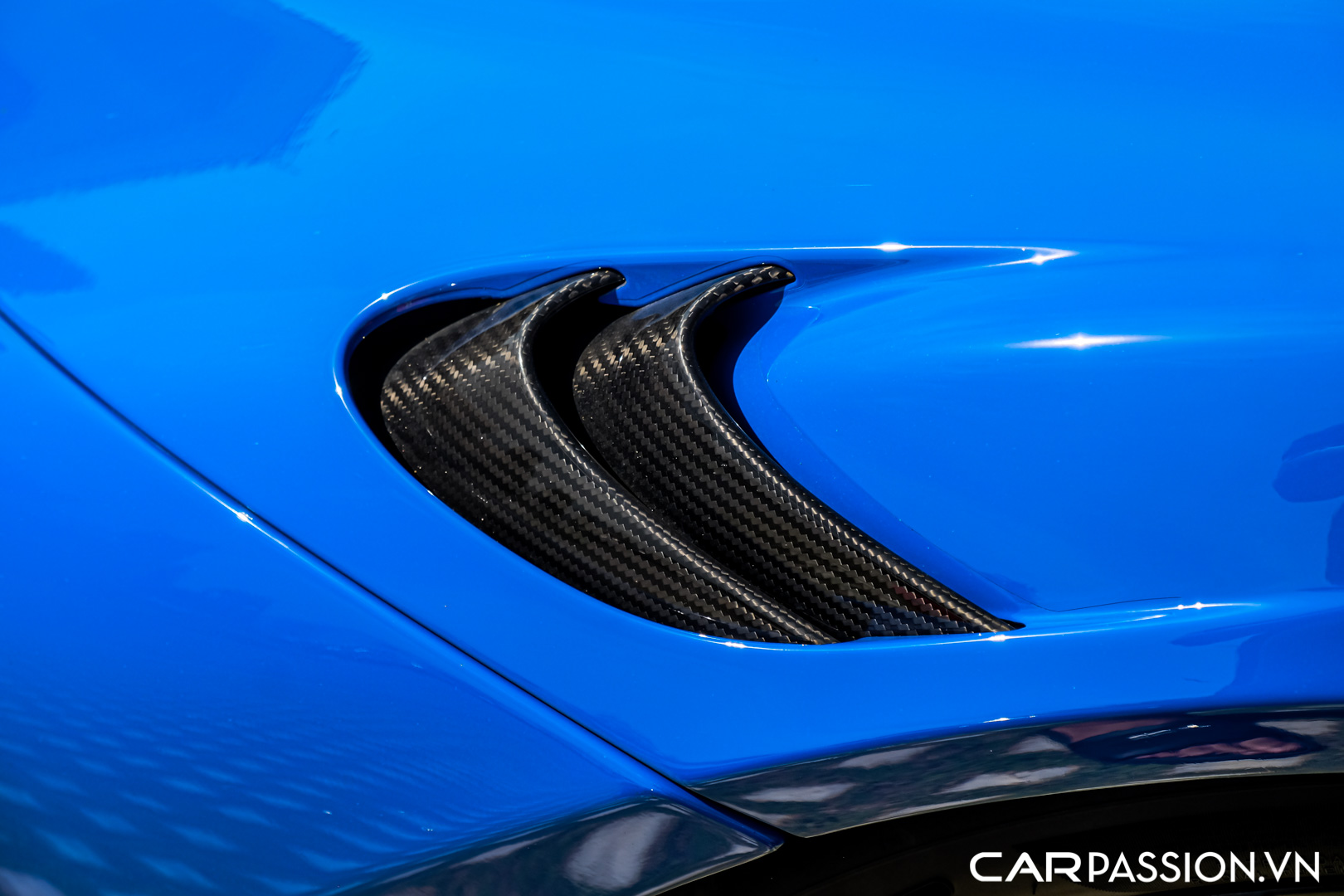 CP-McLaren 765LT Paris Blue13.jpg