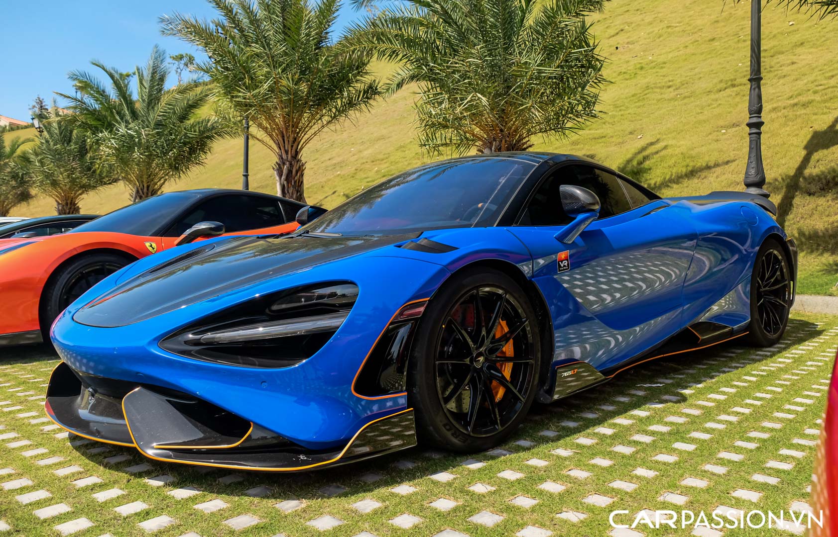 CP-McLaren 765LT Paris Blue14.jpg