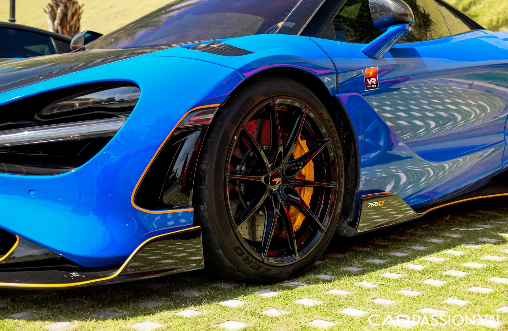 CP-McLaren 765LT Paris Blue15.jpg