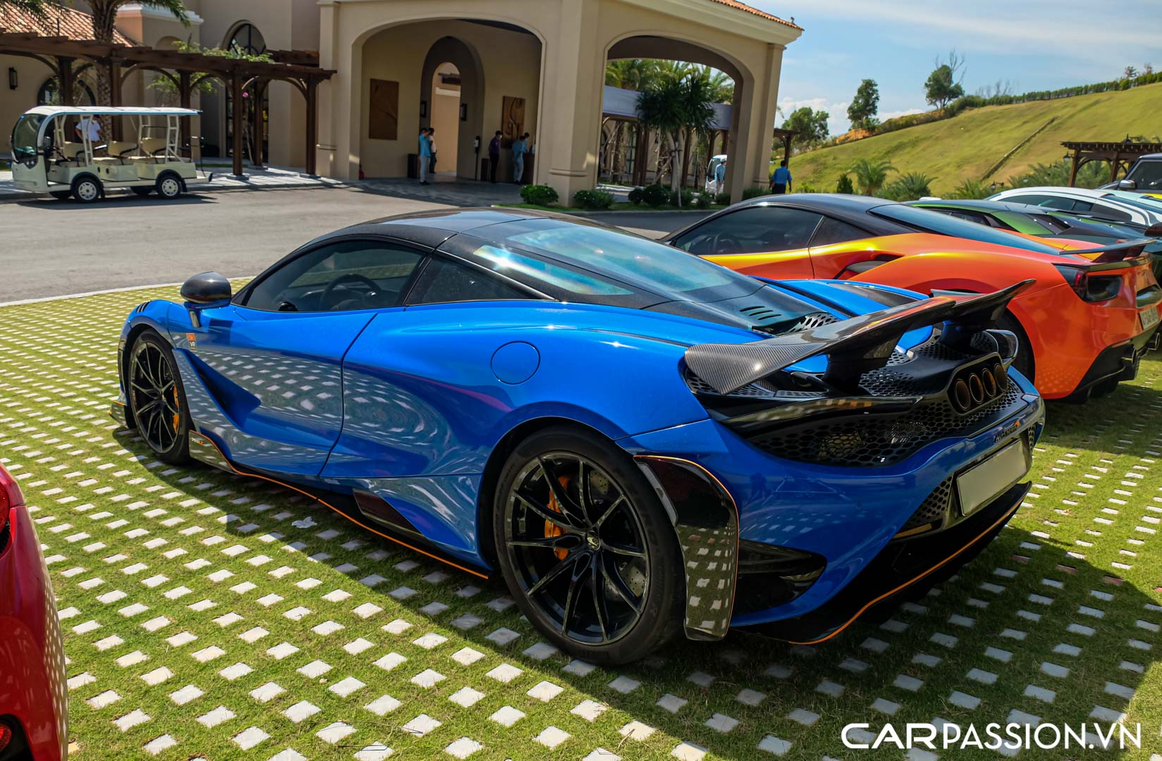 CP-McLaren 765LT Paris Blue22.jpg