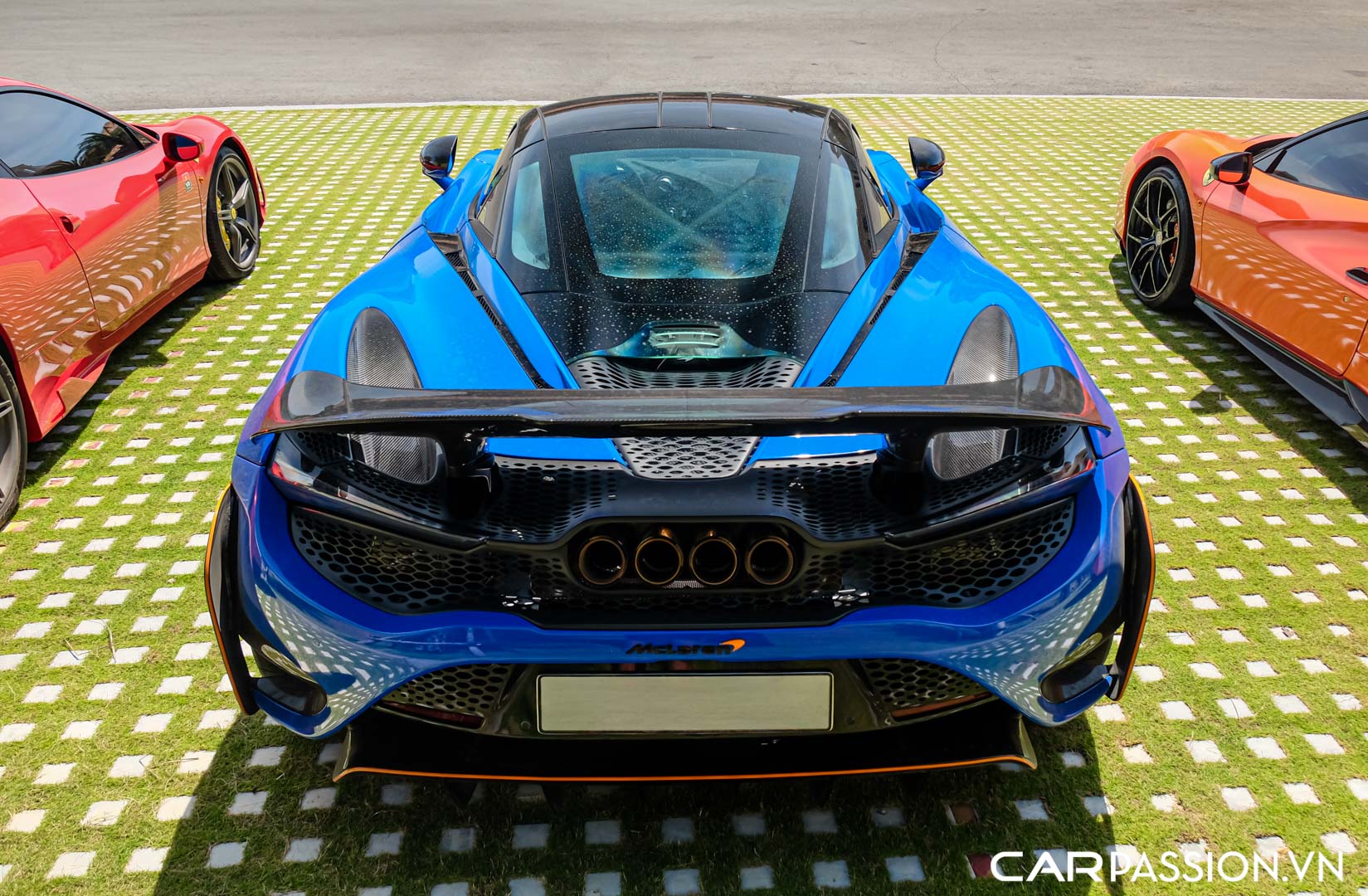 CP-McLaren 765LT Paris Blue24.jpg