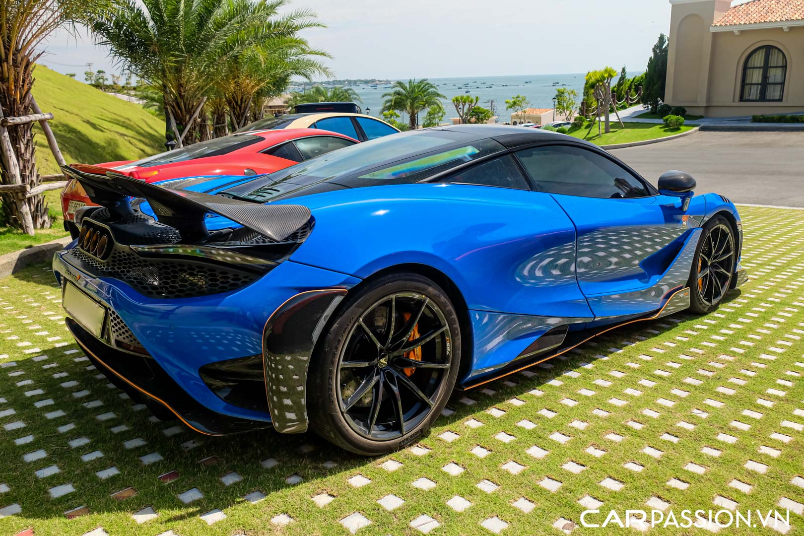 CP-McLaren 765LT Paris Blue34.jpg