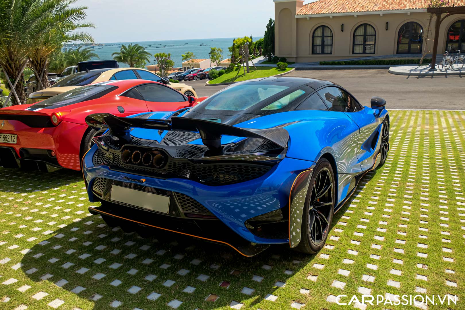 CP-McLaren 765LT Paris Blue35.jpg