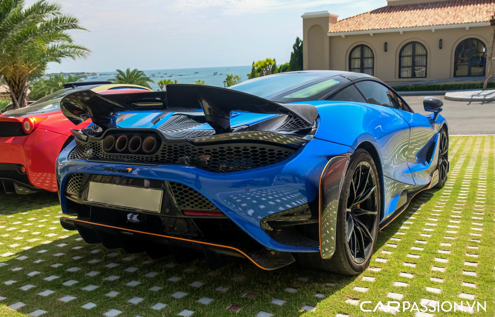 CP-McLaren 765LT Paris Blue37.jpg