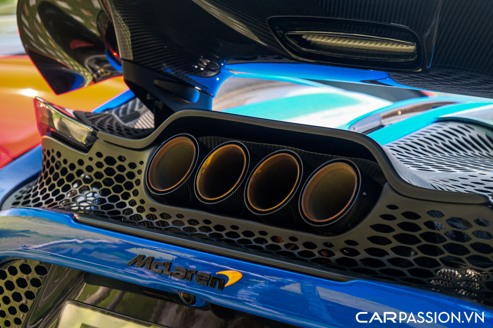 CP-McLaren 765LT Paris Blue40.jpg