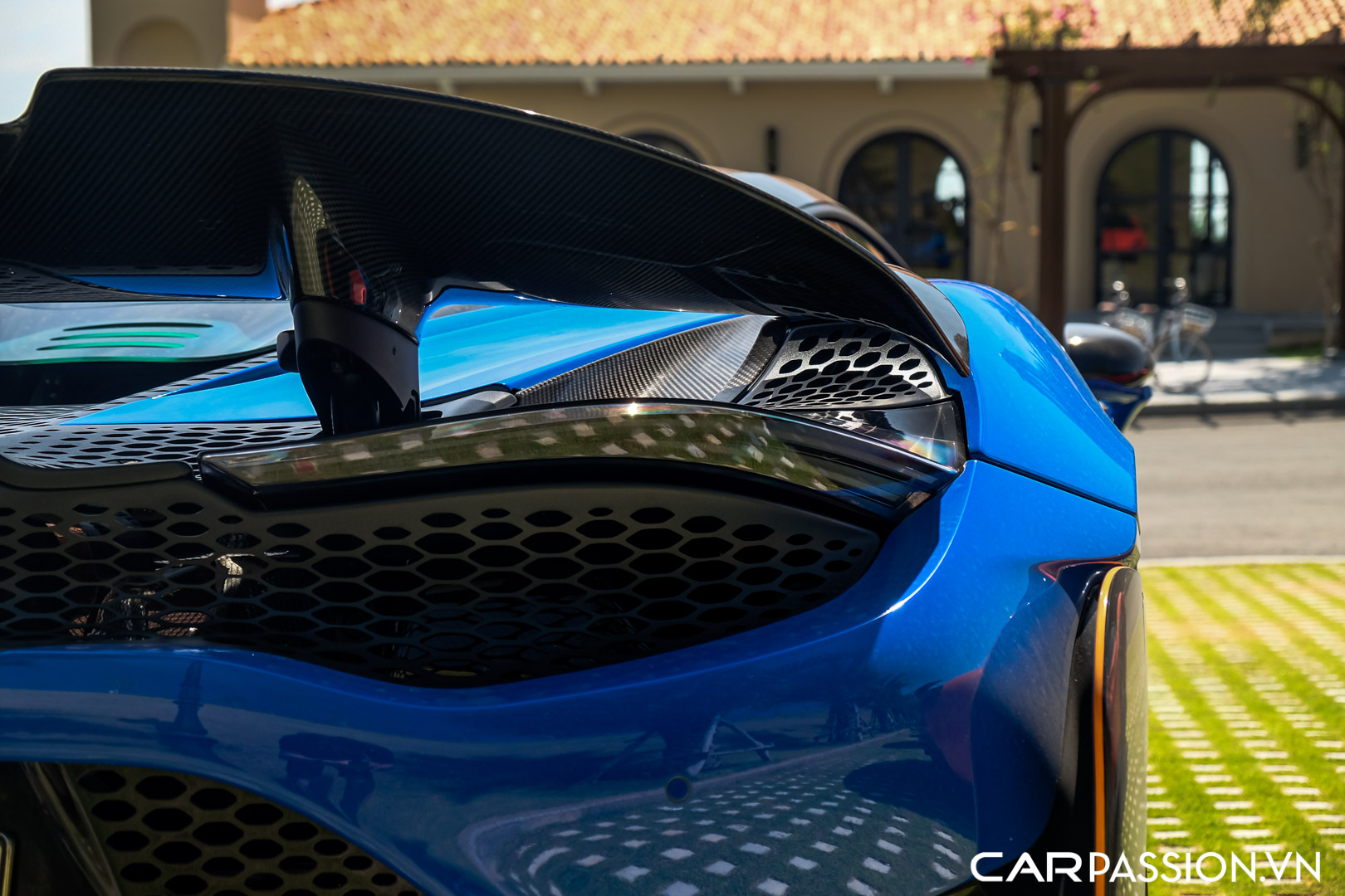 CP-McLaren 765LT Paris Blue41.jpg