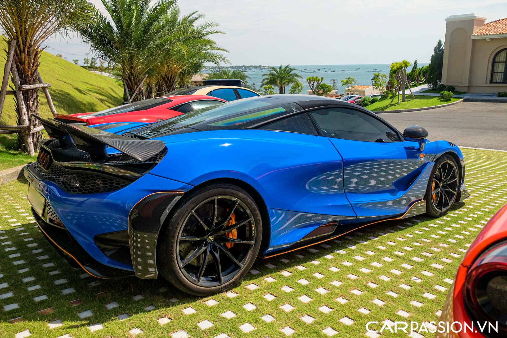 CP-McLaren 765LT Paris Blue42.jpg