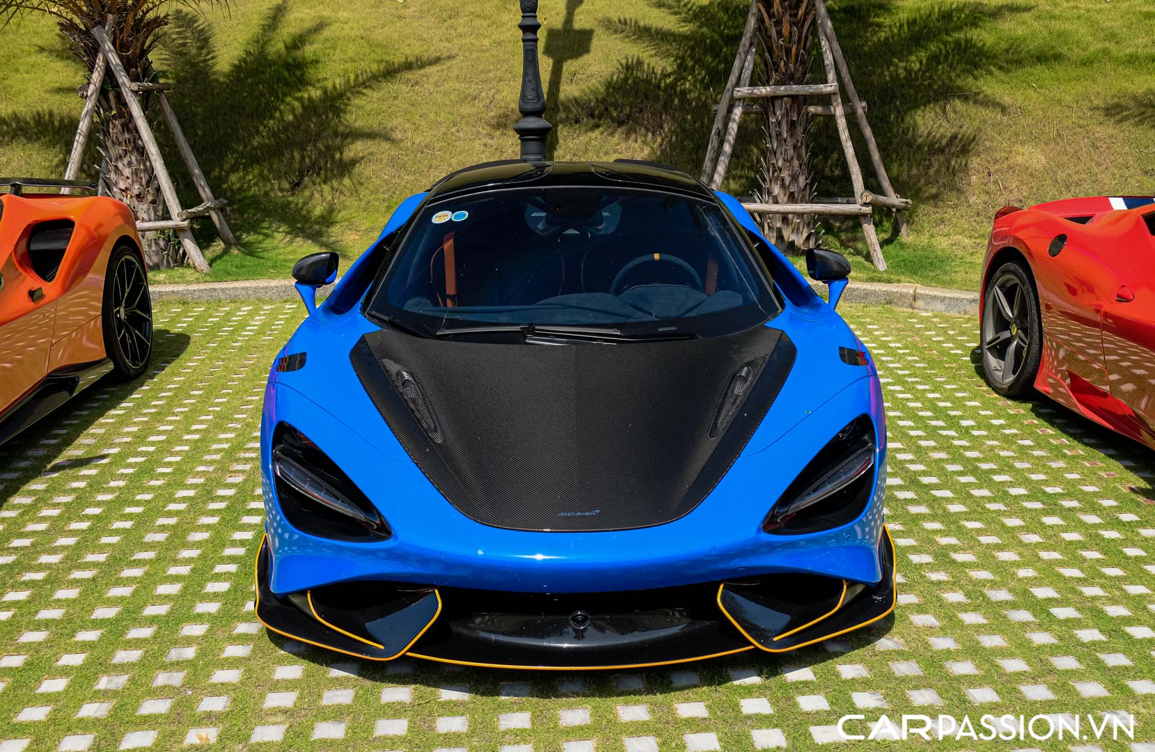 CP-McLaren 765LT Paris Blue5.jpg