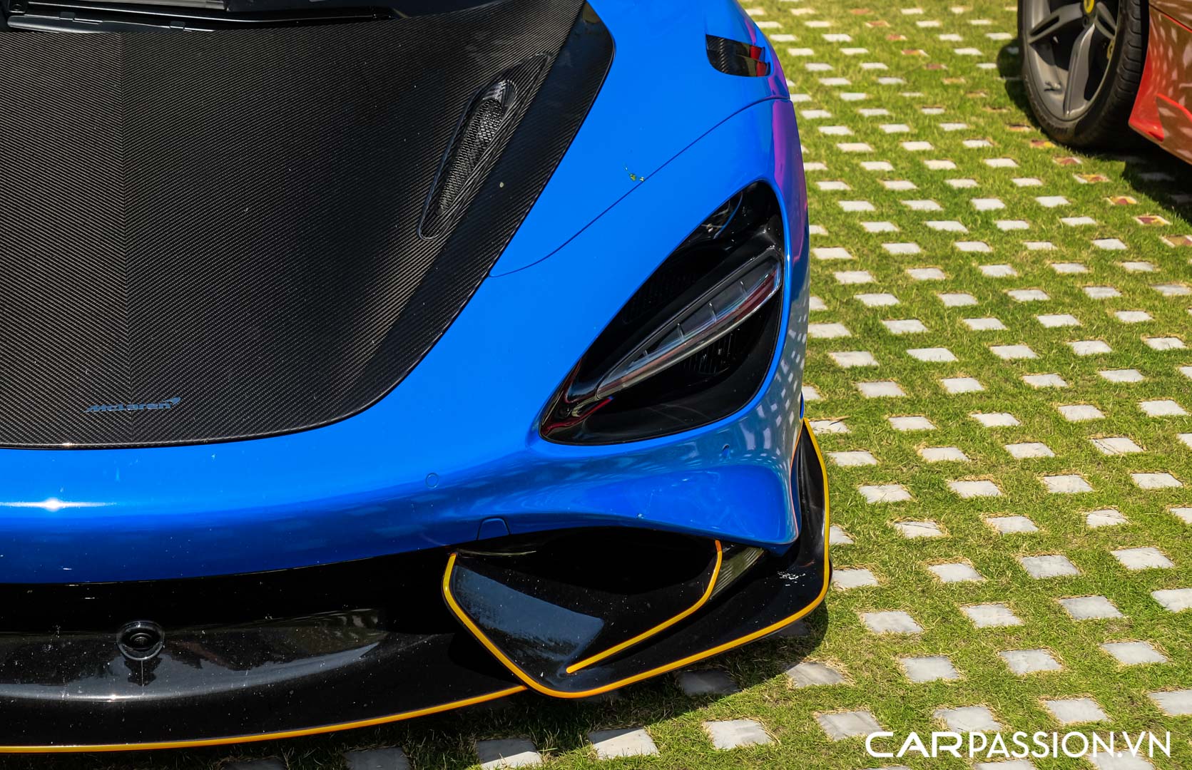 CP-McLaren 765LT Paris Blue6.jpg