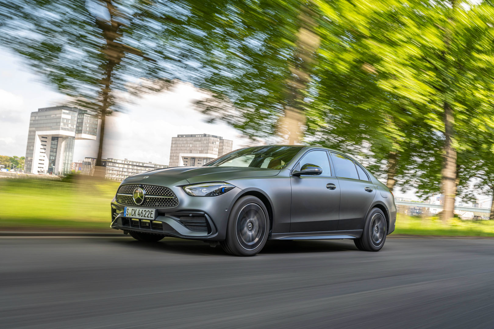 CP-Mercedes-Benz C-Class plug-in hybrid (1).jpg