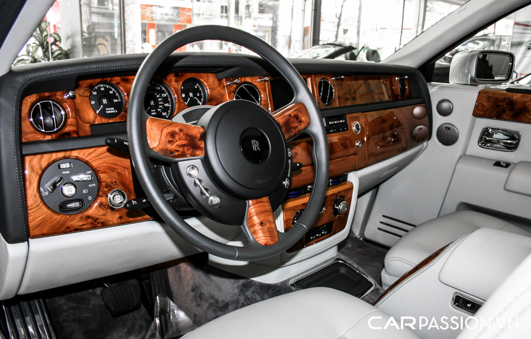 CP-Rolls-Royce Phantom đầu tiên về Việt Nam24.jpg